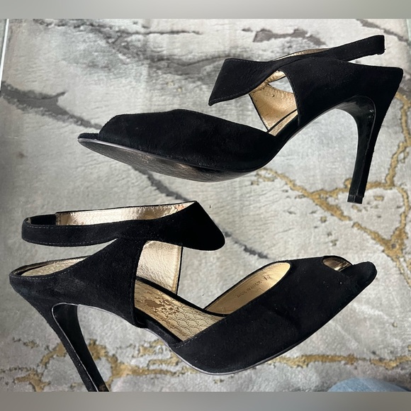 Rare Vintage Halston Heritage Black Suede Heels- size 11 - Picture 1 of 7